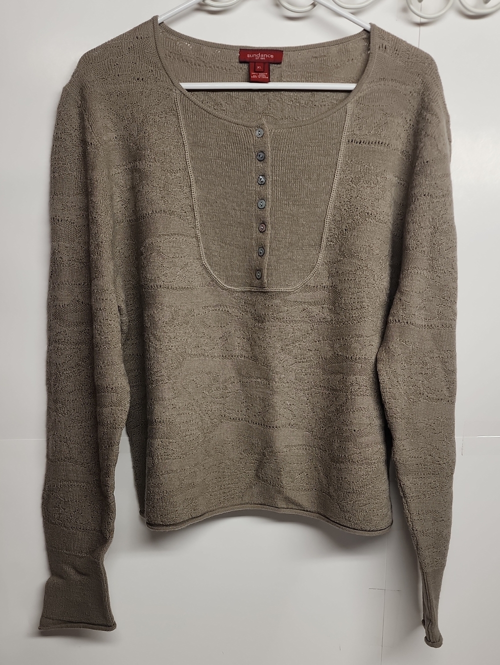 Sundance 100% Merino Wool taupe scoop-neck henley sweater Size XL Beautiful